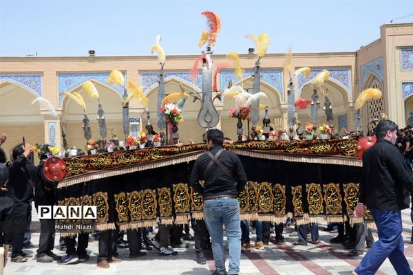 دسته زنجیر‌زنی در آرامگاه  مدرس کاشمر