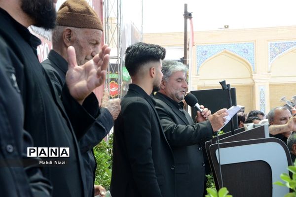 دسته زنجیر‌زنی در آرامگاه  مدرس کاشمر