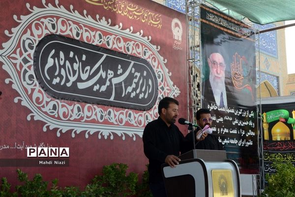 دسته زنجیر‌زنی در آرامگاه  مدرس کاشمر