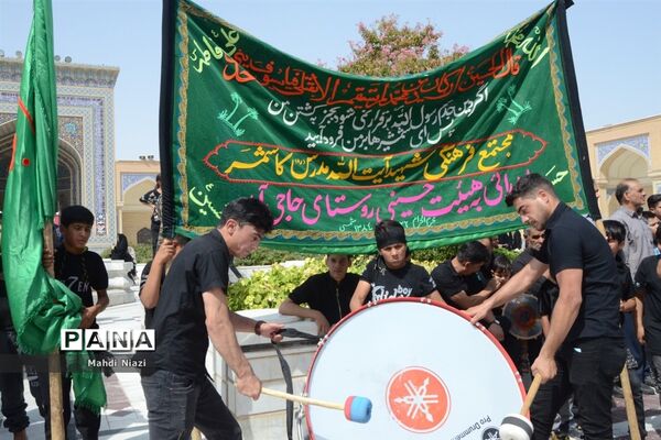دسته زنجیر‌زنی در آرامگاه  مدرس کاشمر