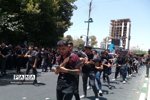 آیین زنجیر‌زنی و سینه‌زنی در روز عاشورای حسینی