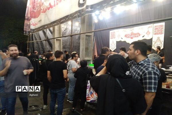 مراسم عزاداری شب عاشورای حسینی در محله دولت‌آباد