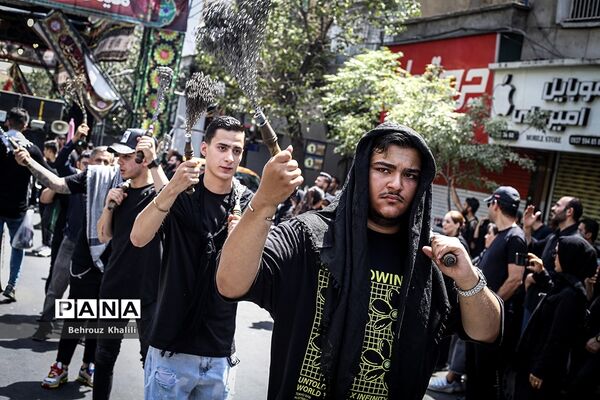 عزاداران حسینی در ظهر عاشورا