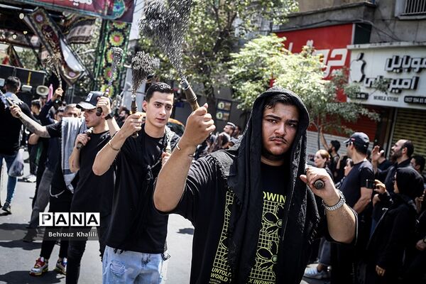 عزاداران حسینی در ظهر عاشورا