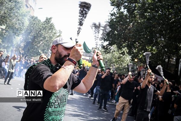 عزاداران حسینی در ظهر عاشورا