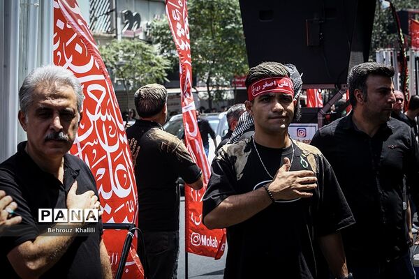 عزاداران حسینی در ظهر عاشورا