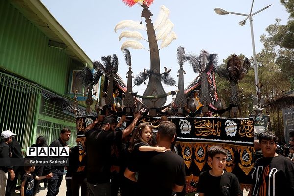 ظهر عاشورا در گلزار شهدای اصفهان