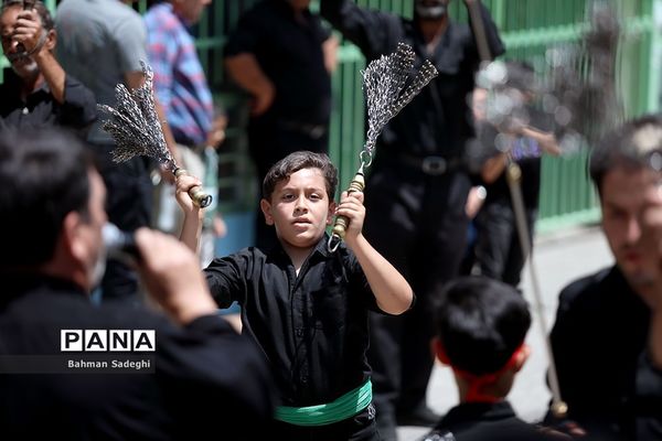 ظهر عاشورا در گلزار شهدای اصفهان