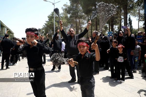 ظهر عاشورا در گلزار شهدای اصفهان