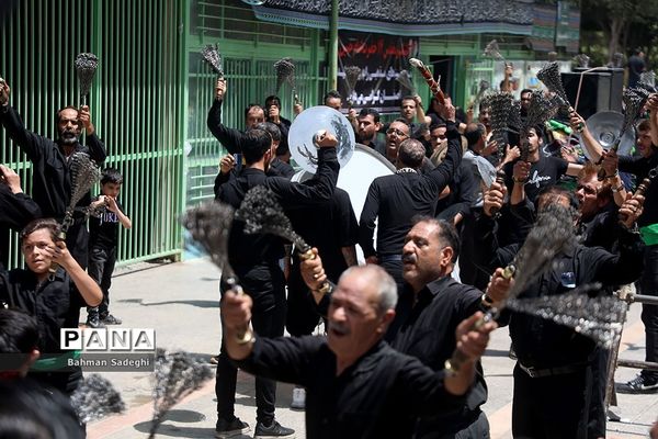 ظهر عاشورا در گلزار شهدای اصفهان