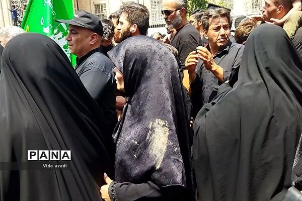 عزاداری مسجد کربلایی‌ها در محله بازار بزرگ‌ تهران در روز عاشورا