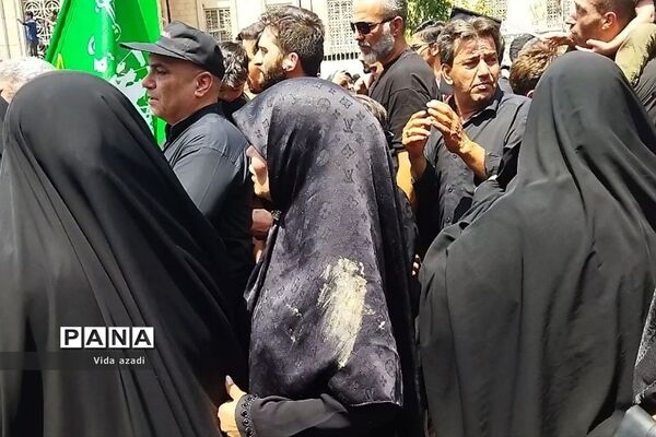 عزاداری مسجد کربلایی‌ها در محله بازار بزرگ‌ تهران در روز عاشورا