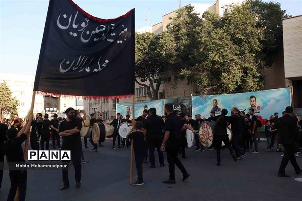 مراسم عزاداری دستجات حسینی در استانداری آذربایجان شرقی