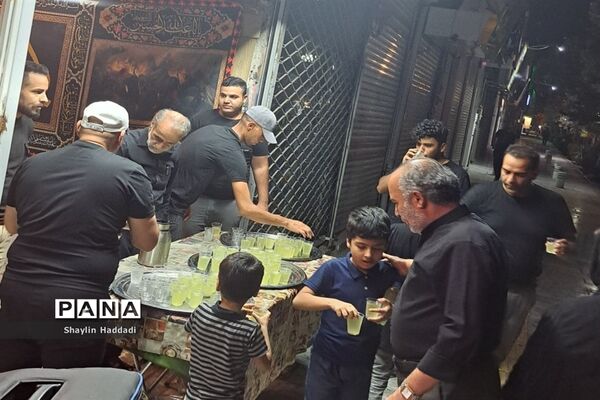 برگزاری مراسم پذیرایی خیابانی در موکب‌های مشهد