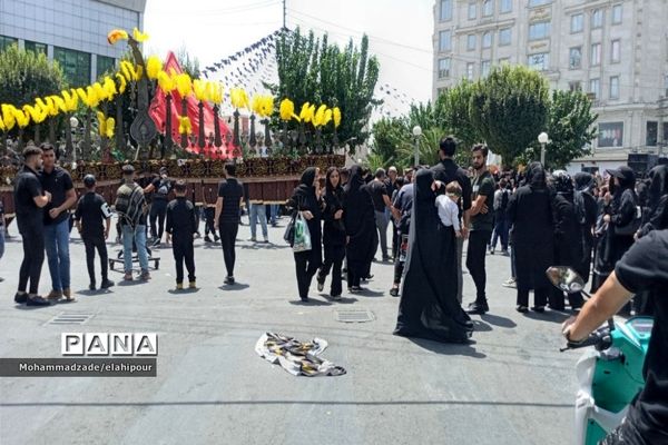 سوگواری مردم بهارستانی در روز عاشورای حسینی