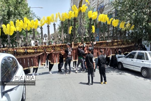 سوگواری مردم بهارستانی در روز عاشورای حسینی