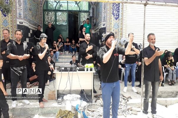 سوگواری مردم بهارستانی در روز عاشورای حسینی