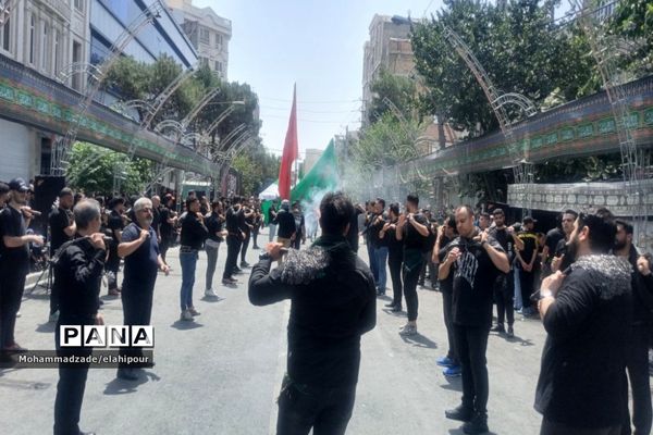 سوگواری مردم بهارستانی در روز عاشورای حسینی