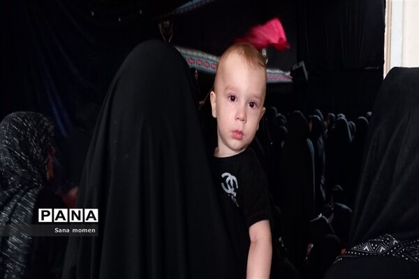 مراسم ظهر عاشورا در مسجد امام حسین(ع)