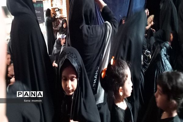 مراسم ظهر عاشورا در مسجد امام حسین(ع)