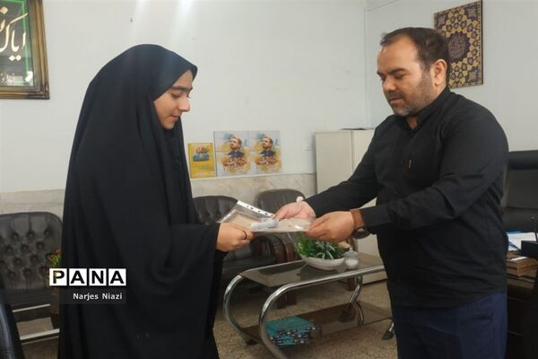 مراسم تقدیر از دانش‌آموزان دختر خبرنگار فعال پانا در شهرستان کاشمر