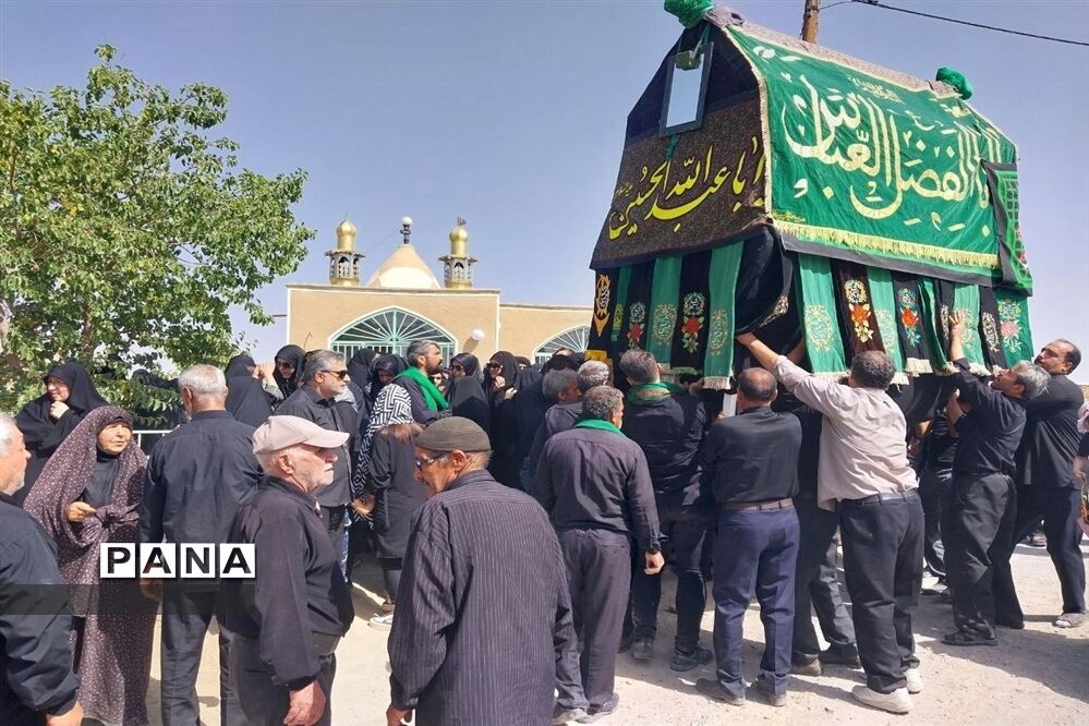 مراسم نخل‌گردانی  و شبیه‌خوانی  در روستای تاریخی وانشان استان اصفهان