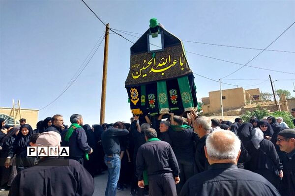 مراسم نخل‌گردانی  و شبیه‌خوانی  در روستای تاریخی وانشان استان اصفهان