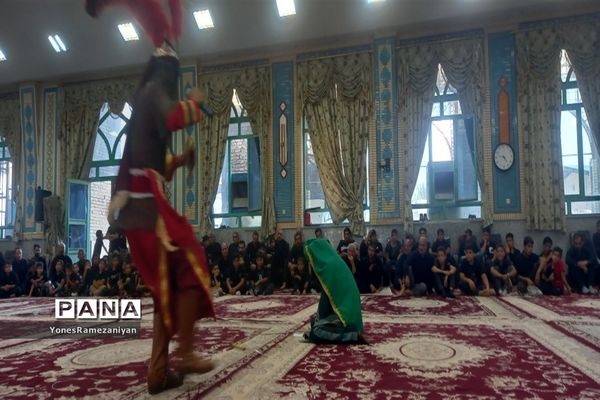 تعزیه‌خوانی روز عاشورا در روستای مزده خلیل‌آباد