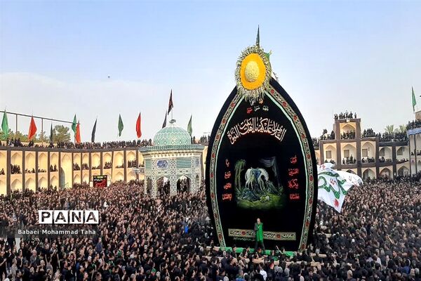 مراسم نخل‌برداری عصر عاشورا در حسینیه سفید شهرستان اشکذر