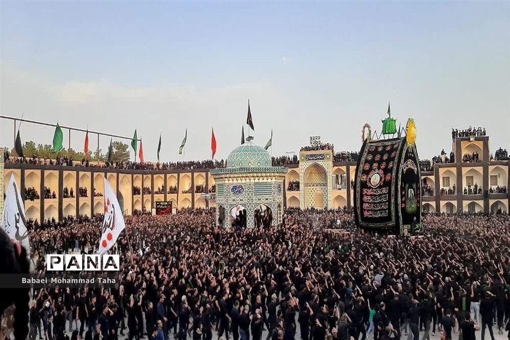 مراسم نخل‌برداری عصر عاشورا در حسینیه سفید شهرستان اشکذر