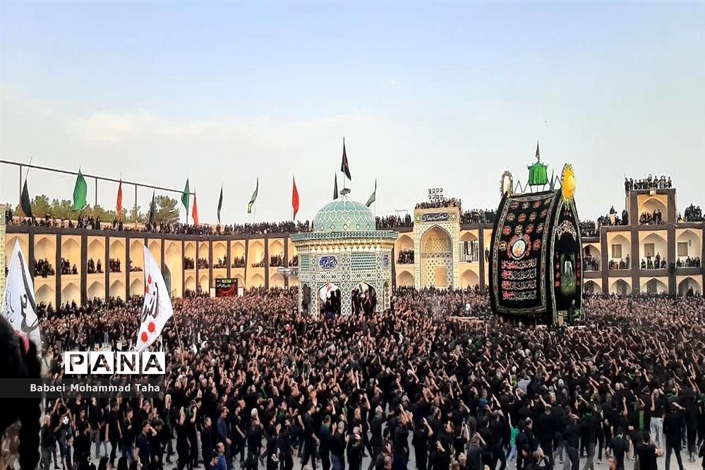 مراسم نخل‌برداری عصر عاشورا در حسینیه سفید شهرستان اشکذر