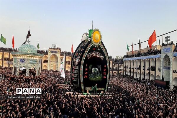 مراسم نخل‌برداری عصر عاشورا در حسینیه سفید شهرستان اشکذر