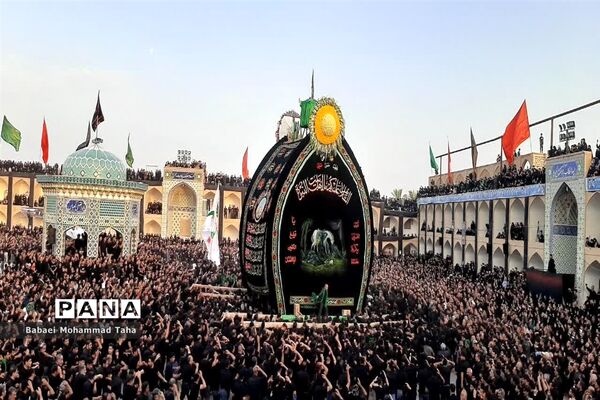 مراسم نخل‌برداری عصر عاشورا در حسینیه سفید شهرستان اشکذر