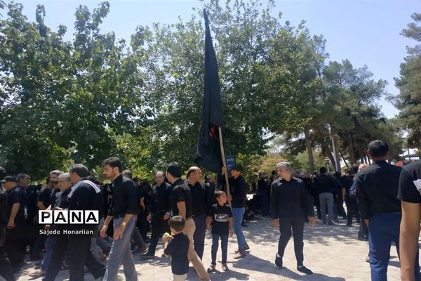 عزاداری مردم کاشمر در روز عاشورای حسینی