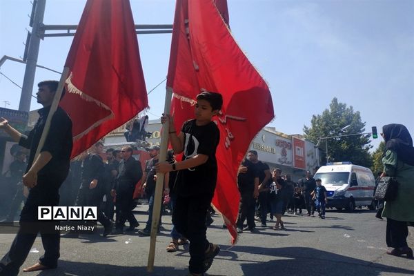 عزاداری مردم کاشمر در روز عاشورای حسینی