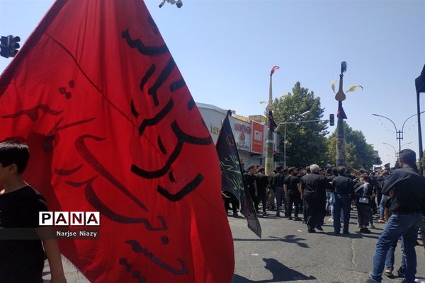 عزاداری مردم کاشمر در روز عاشورای حسینی