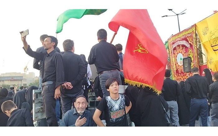 پیام عاشورا ایستادگی در راه دین و تا پای جان ایستادن در مقابل دشمنان است