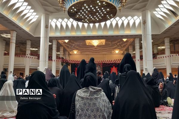 مراسم عزاداری و اقامه نماز ظهر روز عاشورا در حرم مطهر احمدبن موسی(ع)