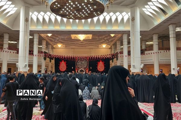 مراسم عزاداری و اقامه نماز ظهر روز عاشورا در حرم مطهر احمدبن موسی(ع)