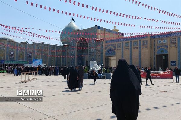 مراسم عزاداری و اقامه نماز ظهر روز عاشورا در حرم مطهر احمدبن موسی(ع)