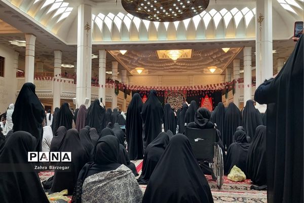 مراسم عزاداری و اقامه نماز ظهر روز عاشورا در حرم مطهر احمدبن موسی(ع)