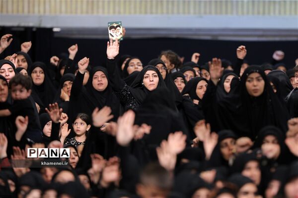 عزاداری شب تاسوعا با حضور رهبر انقلاب