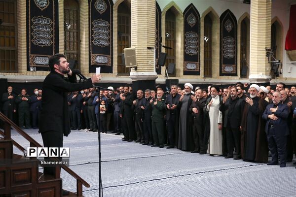 عزاداری شب تاسوعا با حضور رهبر انقلاب