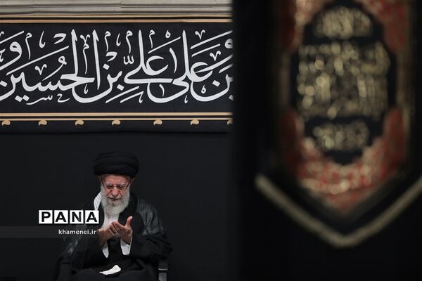 عزاداری شب تاسوعا با حضور رهبر انقلاب