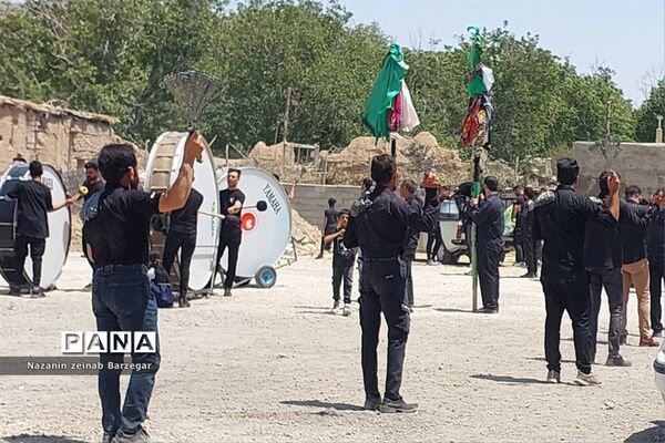 مراسم عزاداری و زنجیر‌زنی روز عاشورا در بوانات