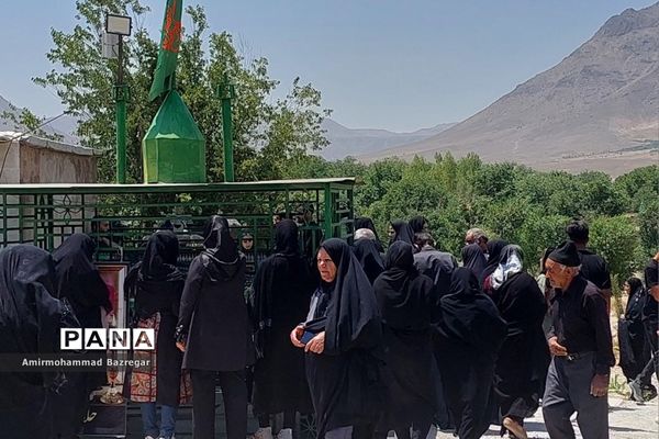 مراسم عزاداری و زنجیر‌زنی روز عاشورا در بوانات