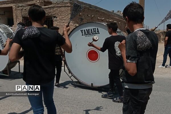 مراسم عزاداری و زنجیر‌زنی روز عاشورا در بوانات