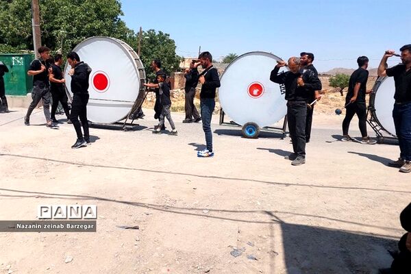 مراسم عزاداری و زنجیر‌زنی روز عاشورا در بوانات