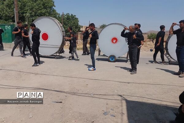 مراسم عزاداری و زنجیر‌زنی روز عاشورا در بوانات