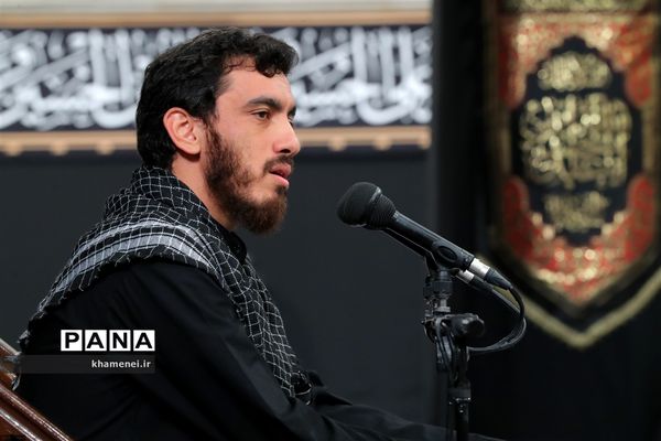 عزاداری شب عاشورای حسینی با حضور رهبر معظم انقلاب